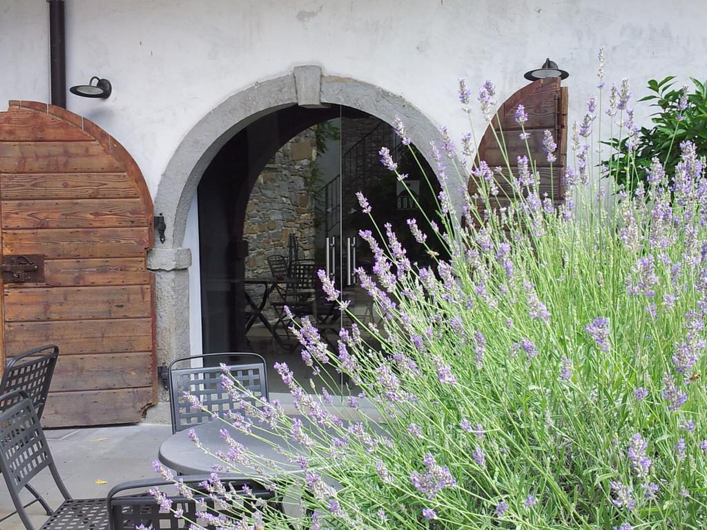 Boutique Hotel Dvor Доброво Экстерьер фото