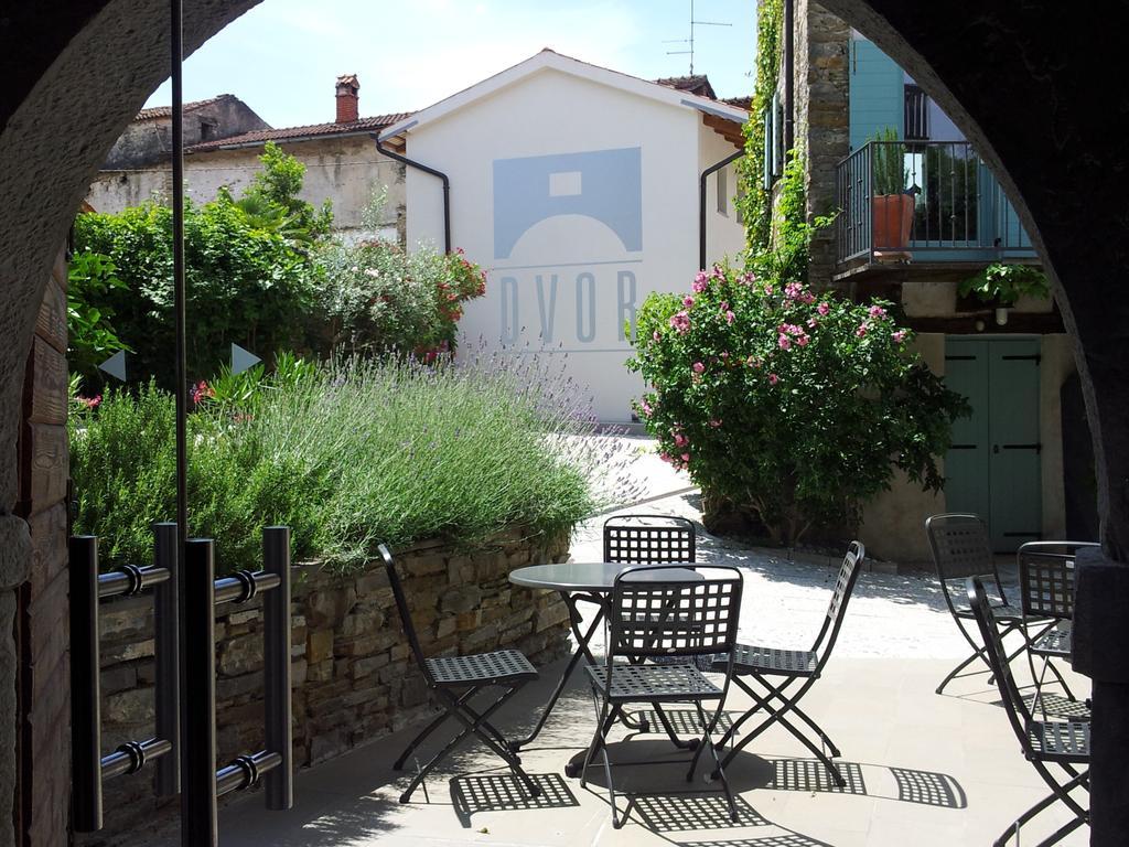 Boutique Hotel Dvor Доброво Экстерьер фото