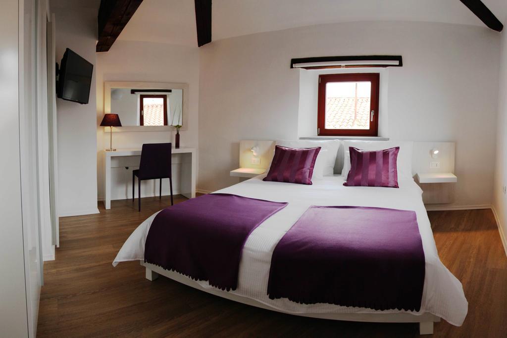 Boutique Hotel Dvor Доброво Экстерьер фото