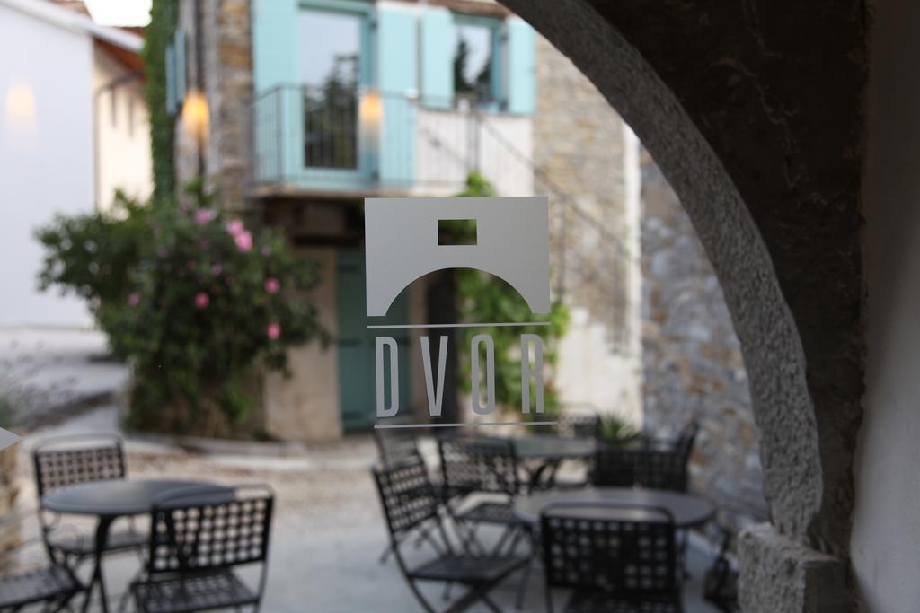 Boutique Hotel Dvor Доброво Экстерьер фото