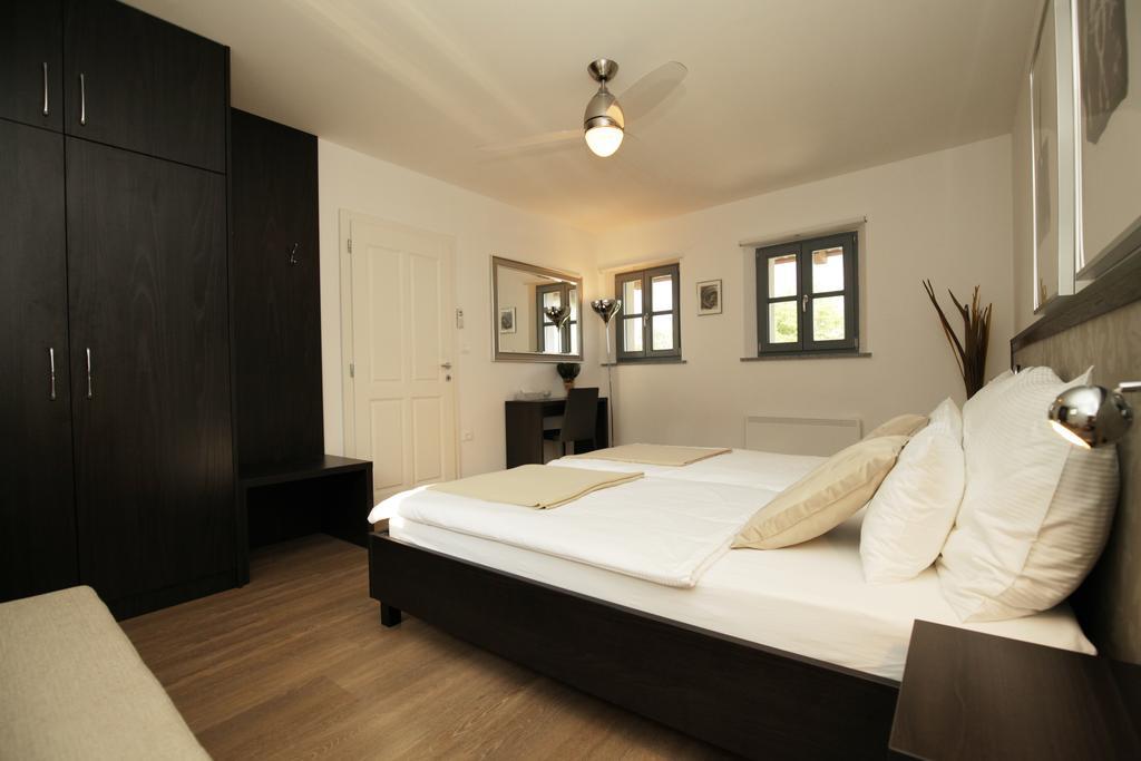 Boutique Hotel Dvor Доброво Экстерьер фото
