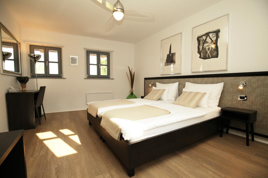 Boutique Hotel Dvor Доброво Экстерьер фото