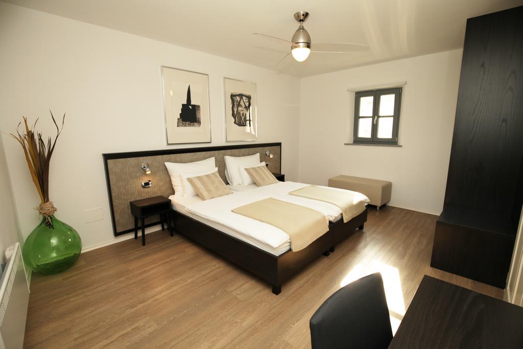 Boutique Hotel Dvor Доброво Экстерьер фото