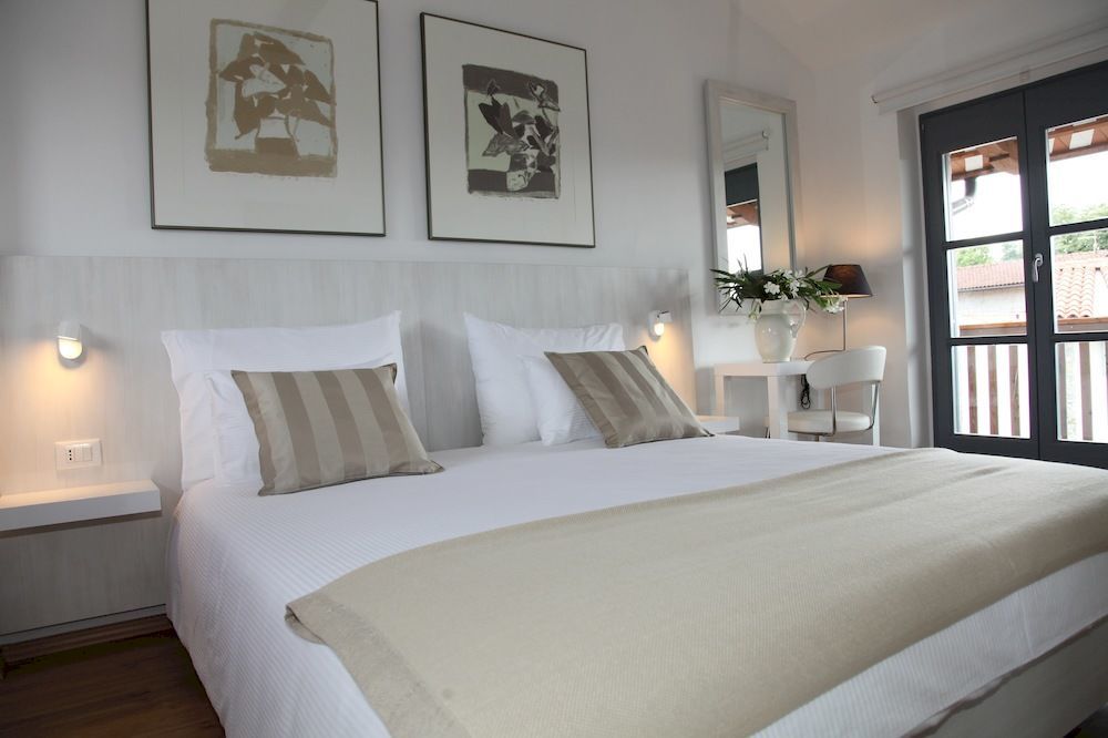 Boutique Hotel Dvor Доброво Экстерьер фото