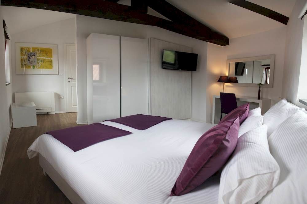 Boutique Hotel Dvor Доброво Экстерьер фото